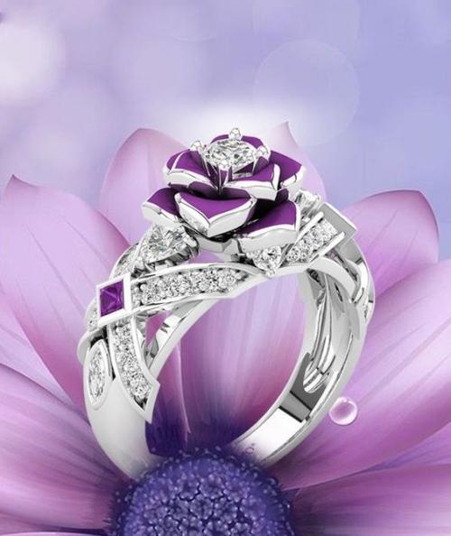 Фиолетовый цвет в моде. Фиолетовый – цвет королей. С чем носить этот цвет богатства?