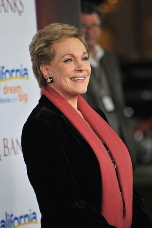 Стрижки для тонких волнистых волос средней длины. Универсальные стрижки на средние вьющиеся волосы – безграничное количество идей для женщин разного возраста 23 Стрижки для тонких волнистых волос средней длины. Универсальные стрижки на средние вьющиеся волосы – безграничное количество идей для женщин разного возраста 23