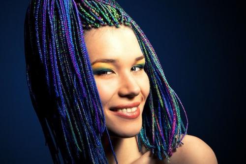 Плетение с искусственными прядями. Накладные пряди и их разновидность 07