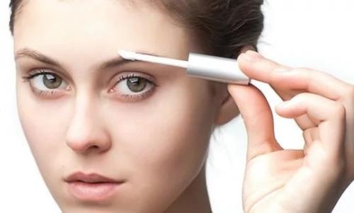 Как отрастить брови касторовым маслом. Касторовое масло для бровей: применение