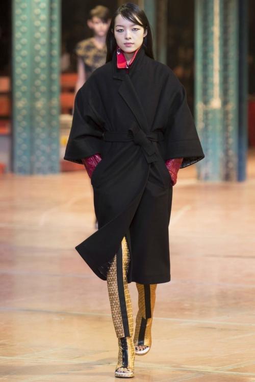 С чем носить пальто халат зимой. Вариации кроя и длины