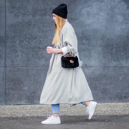 С чем носят пальто халат. С чем носить пальто-халат: фото стильных образов 16