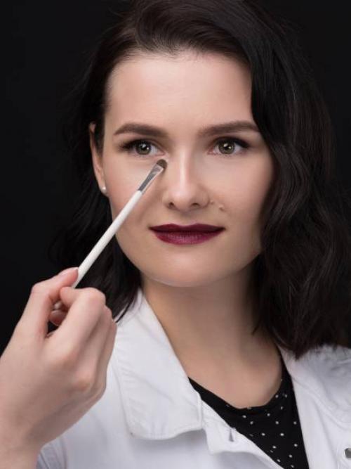 Хайлайтер на лице. Как наносить хайлайтер на лицо?