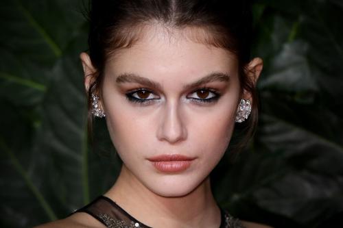 Цвет волос для больших карих глаз. Звезды с карими глазами помогут выбрать цвет волос