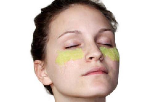 Как убрать темные круги под глазами народными средствами