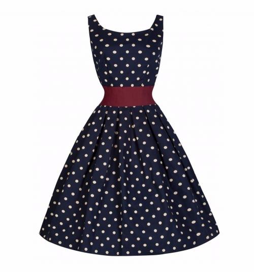 Зимние луки для полных девушек. Романтическое свидание