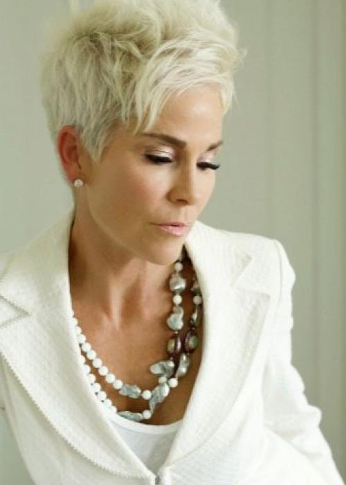 Стрижки омолаживающие для 40 летних. Стильные стрижки для женщин после 40 лет 24 Стрижки омолаживающие для 40 летних. Стильные стрижки для женщин после 40 лет 24