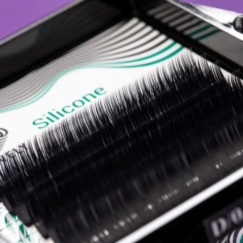 Почему цветной гель-лак отслаивается от базы. Почему гель-лак не держится на ногтях?