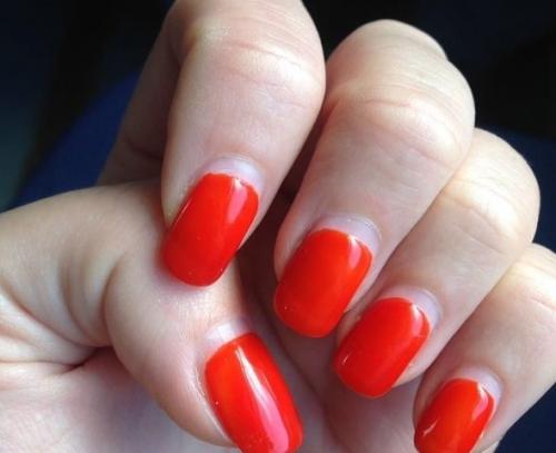 Почему цветной гель-лак отслаивается от базы. Почему гель-лак не держится на ногтях?