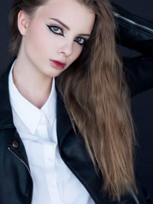 Макияж на Новый год 2019 с блестками. Какой макияж сделать на Новый год-2019?