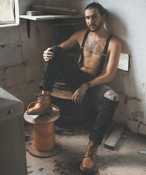 С чем носить берцы мужчине зимой. Стильные образы с высокими ботинками для мужчин