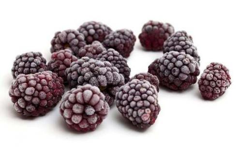 Ежевичный цвет в одежде. Цвет «ежевика» в одежде