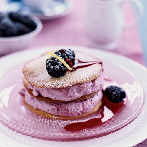 Ежевичный цвет в одежде. Цвет «ежевика» в одежде