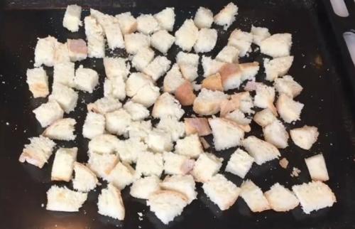 Что надо для цезаря с курицей. Готовим классический салат цезарь с курицей и сухариками