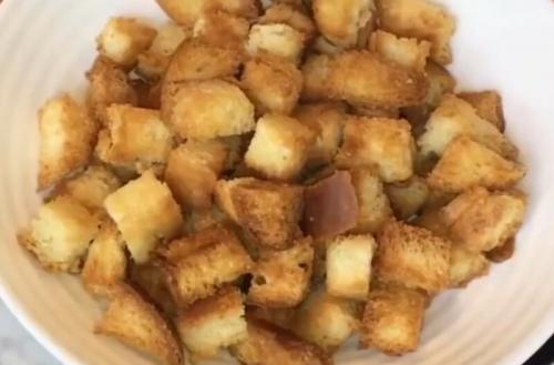 Что надо для цезаря с курицей. Готовим классический салат цезарь с курицей и сухариками