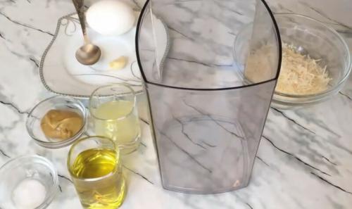 Что надо для цезаря с курицей. Готовим классический салат цезарь с курицей и сухариками