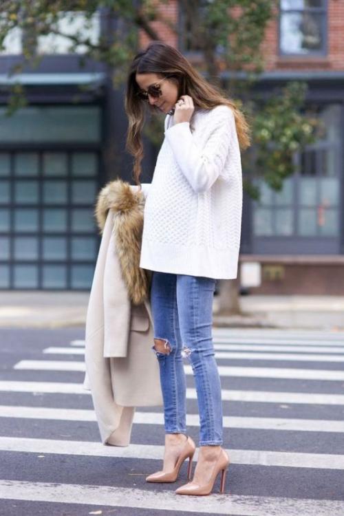 Рваные джинсы с капроновыми колготками. 15 способов носить рваные джинсы зимой