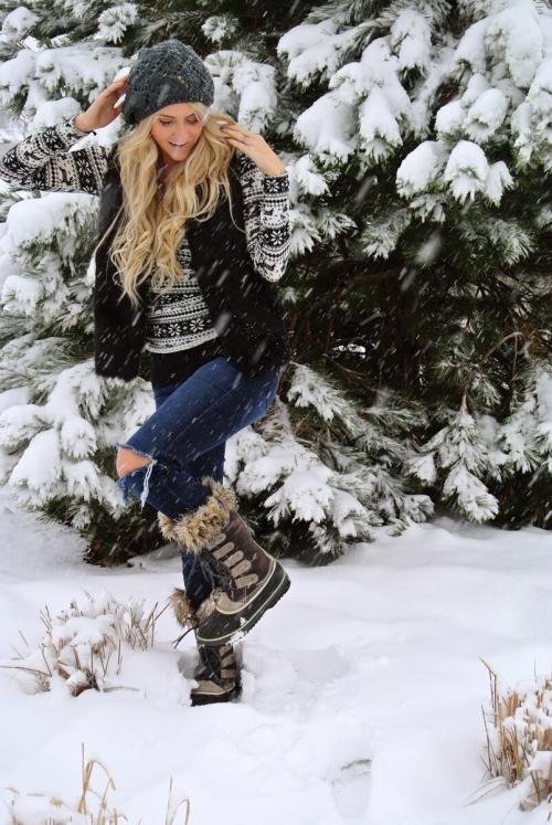 Рваные джинсы зимой с чем носить. Фасон