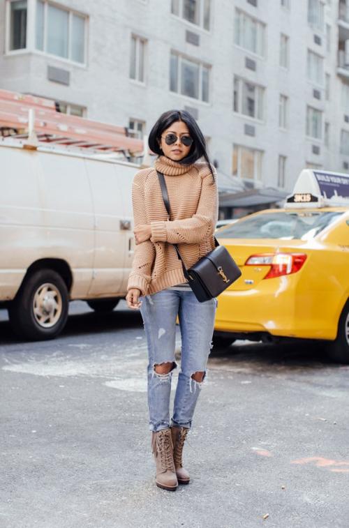 Рваные джинсы с капроновыми колготками. 15 способов носить рваные джинсы зимой