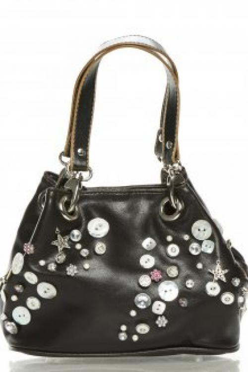 Как украсить вязаную сумку. Как украсить кожаную сумку своими руками — варианты декора