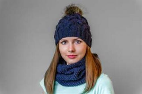 Вязаные зимние шапки для круглого лица. Какие шапки подойдут для круглого лица — примеры с фото