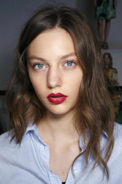 Как выбрать подходящий макияж для одноцветного образа. Как подобрать макияж с учетом внешности?