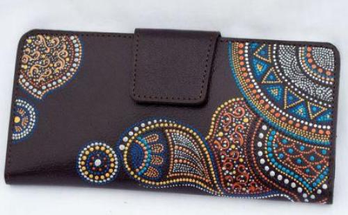 Как превратить старую сумку в стильную. Как повторно использовать дамскую сумочку, если она уже немодная, а выбросить жалко 13