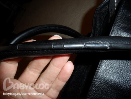 Потрескалась окантовка на сумке. Вот такая вот история... Я очень растроена...