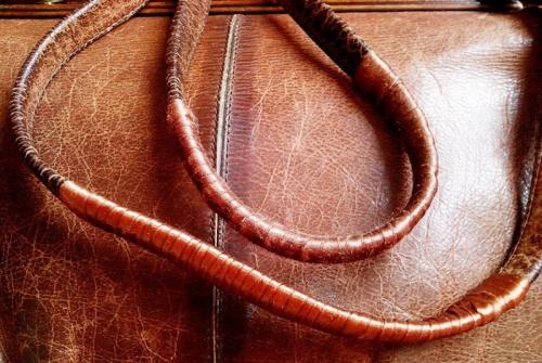 Как обновить потертую кожаную сумку. Как обновить кожаную сумку в домашних условиях