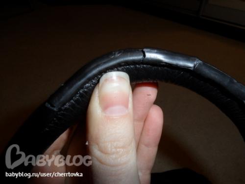 Потрескалась окантовка на сумке. Вот такая вот история... Я очень растроена...