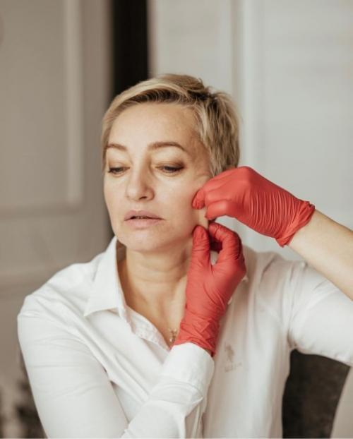 Подтянутая кожа за 7 минут: секреты эффективного массажа лица 03