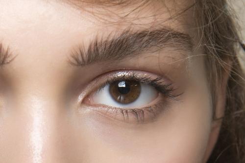 Какие основные продукты необходимы для быстрого макияжа. Экспресс-макияж: самые важные советы