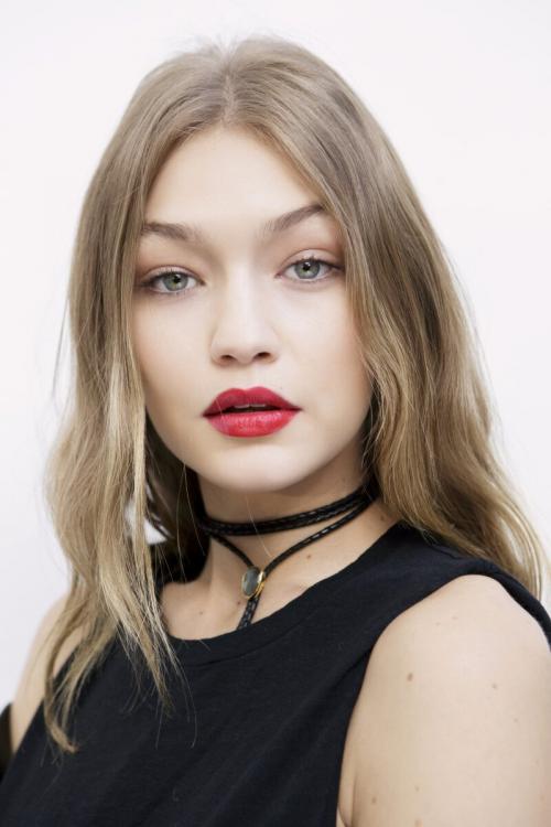 Как правильно подобрать цветовую гамму макияжа для своего тона кожи. Азбучные истины: как подобрать «свои» оттенки в макияже?