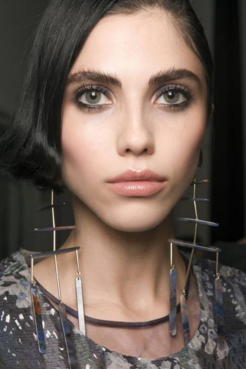 Как правильно подобрать цветовую гамму макияжа для своего тона кожи. Азбучные истины: как подобрать «свои» оттенки в макияже?