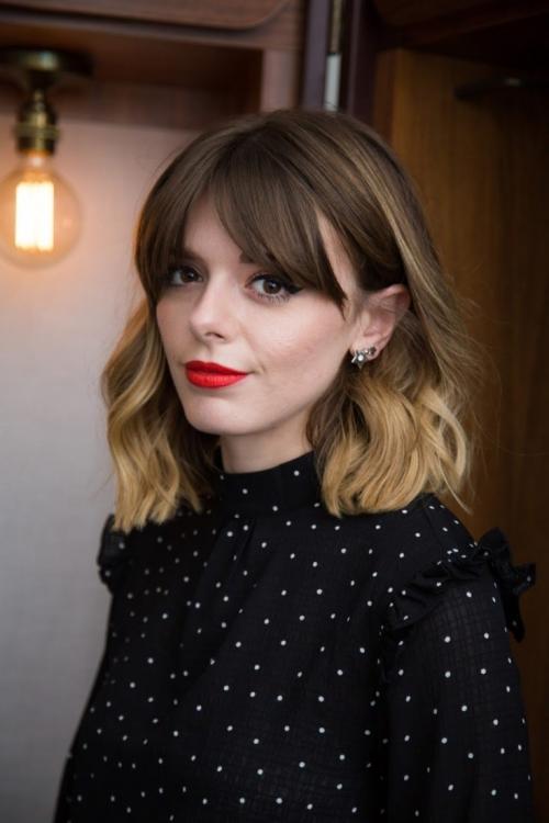 Как подстричь челку с удлинением по бокам самостоятельно. Челка шторка женская на (короткие, длинные, средние) волосы