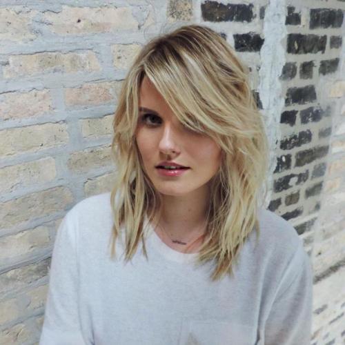 Как подстричь челку с удлинением по бокам самостоятельно. Челка шторка женская на (короткие, длинные, средние) волосы