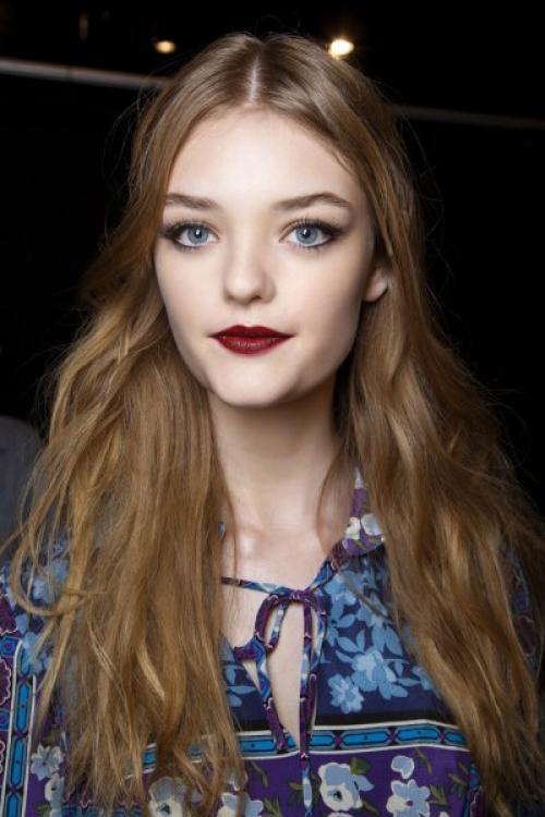 Как правильно наносить макияж на волосах. Базовый навык: как сделать красивый макияж?