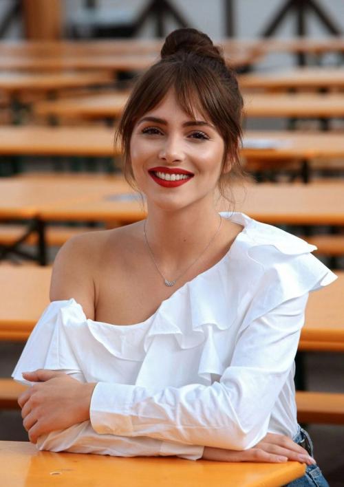 Как сделать челку по бокам. Челка шторка женская на (короткие, длинные, средние) волосы