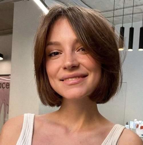 Удлиненная челка шторка. Челка шторка 2023 с актуальными стрижками: фото, тренды