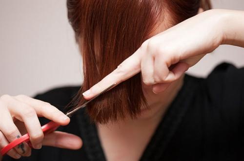 Как подстричь челку самостоятельно в домашних.. Тонкости подбора челки 02