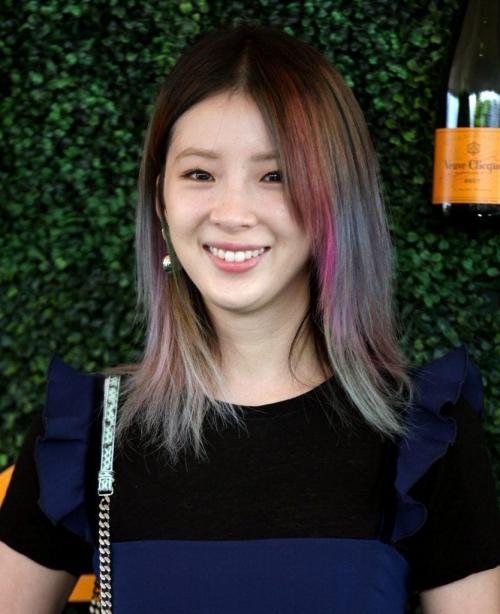 Рваная челка с удлинением по бокам. Кому подойдет челка по бокам или челка шторка, а кому нет