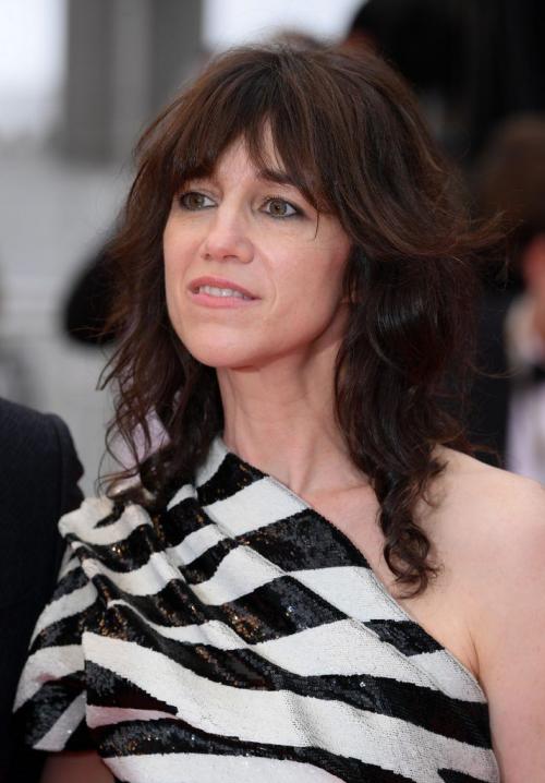 Рваная челка с удлинением по бокам. Кому подойдет челка по бокам или челка шторка, а кому нет