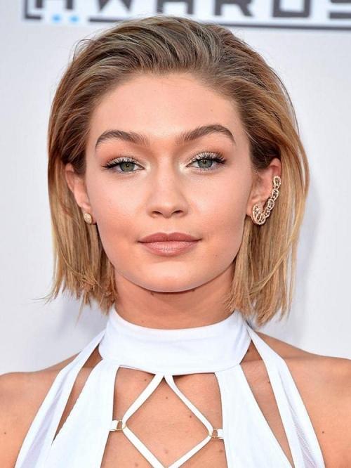 Удлиненная по бокам челка. Разновидности челки с фото 25