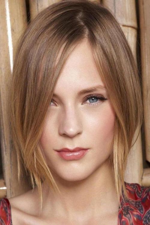 Удлиненная по бокам челка. Разновидности челки с фото 22