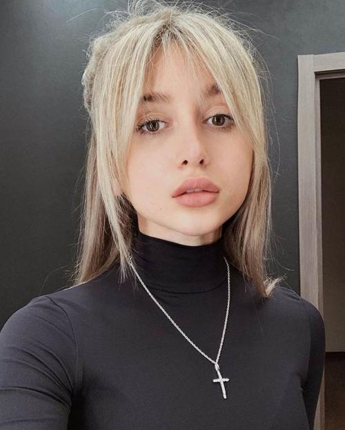 Удлиненная челка на две стороны, как стричь. (+90 фото) Длинная челка на две стороны