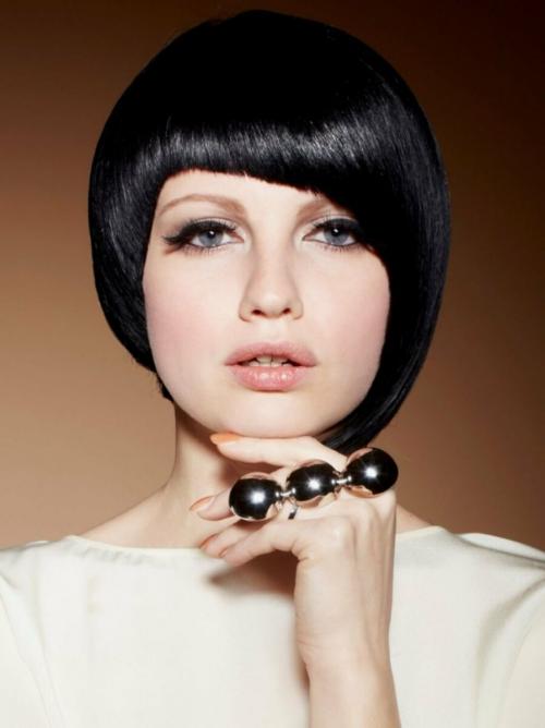 Как выстричь удлиненную косую челку самостоятельно. Как правильно подстричь косую чёлку самостоятельно