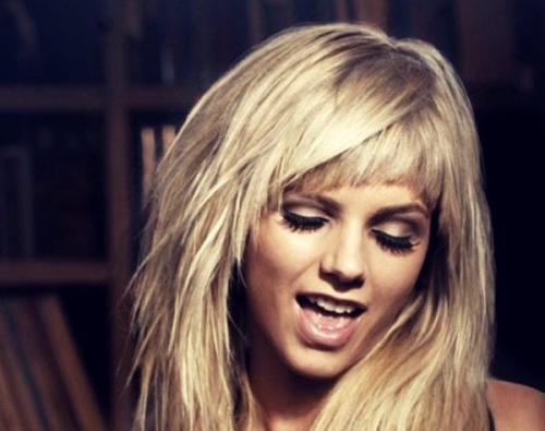 Как выстричь удлиненную косую челку самостоятельно. Как правильно подстричь косую чёлку самостоятельно 21 Как выстричь удлиненную косую челку самостоятельно. Как правильно подстричь косую чёлку самостоятельно 21