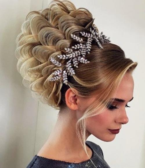 Прическа 'ракушка': как Георгий Кот вдохнул новую жизнь в классический стиль 03 Прическа 'ракушка': как Георгий Кот вдохнул новую жизнь в классический стиль 03