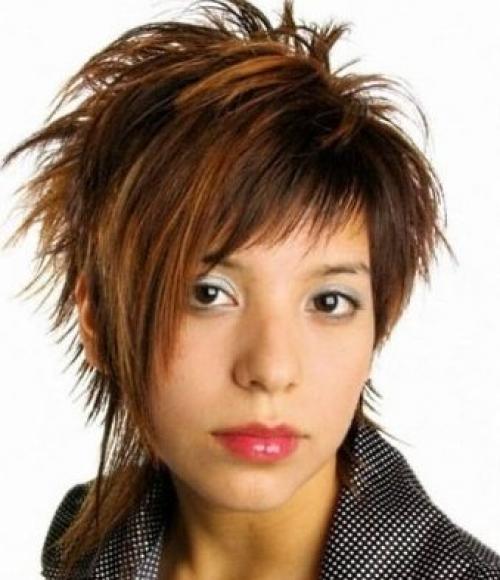 Как подстричь рваную челку с удлинением по бокам. Особенности рваной челки с удлинением по бокам