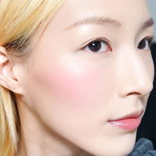 Лучшие румяна для лица. Вместо отпуска: лучшие румяна, которые сделают твою кожу сияющей и отдохнувшей 25